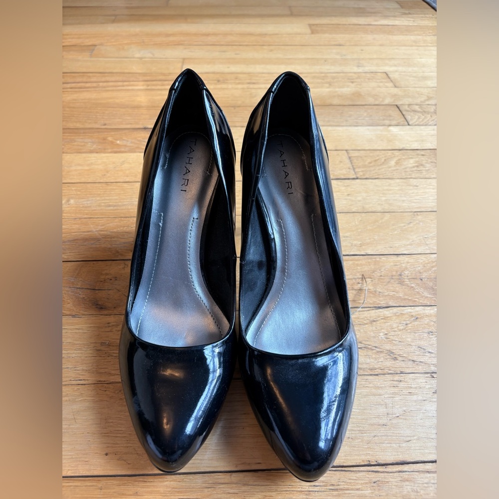 Tahari Black Pumps